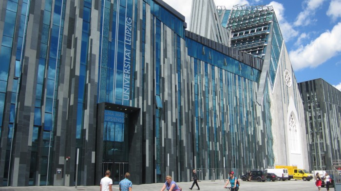 Universität_Leipzig_-_Neues_Augusteum_(Juli_2012)_02